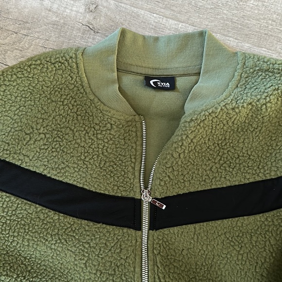 Zyia jacket size medium - Picture 2 of 3